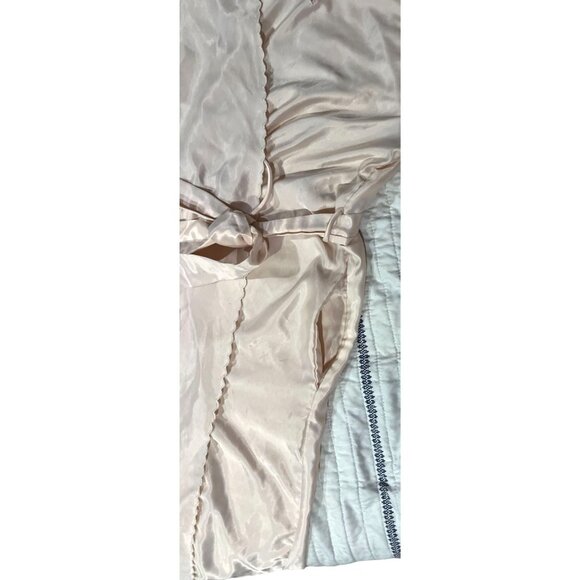 Vintage Barbizon Pink Satin Wrap Robe With Embroidered Floral Detail & Scalloped - Picture 8 of 16